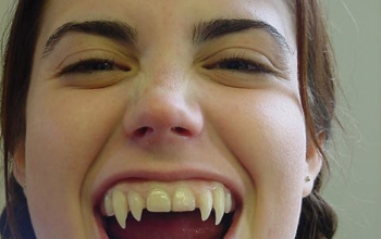 double-vampirt-teeth